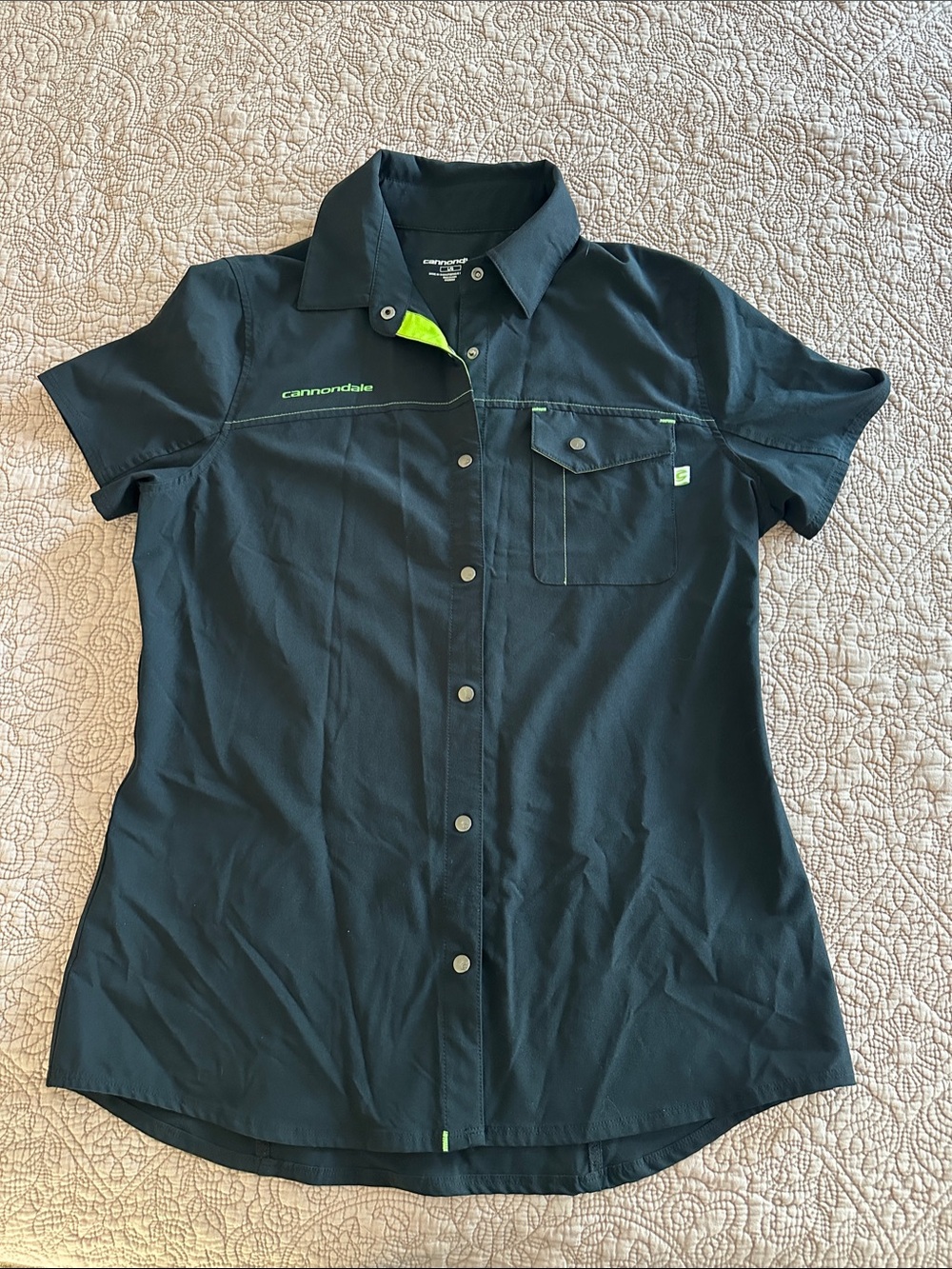 Women’s Carbondale Button-Up Shirt in Black